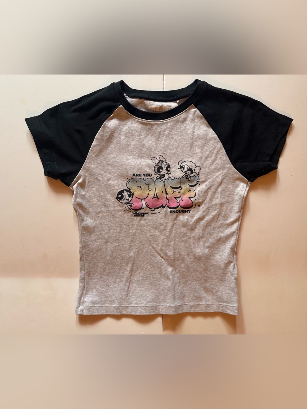Uniqlo Woman’s Black & Gray Raglan Tee wi/ Powerpuff Graphic Sz S in EUC